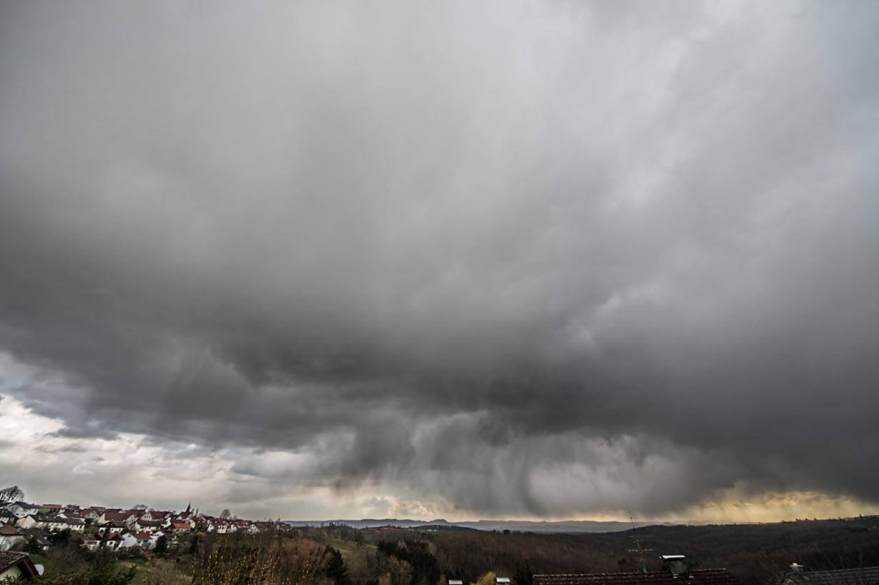 Ein gestörtes Zirkulationsmuster kann für typisches April-Wetter sorgen Ein gestörtes Zirkulationsmuster kann für typisches April-Wetter sorgen