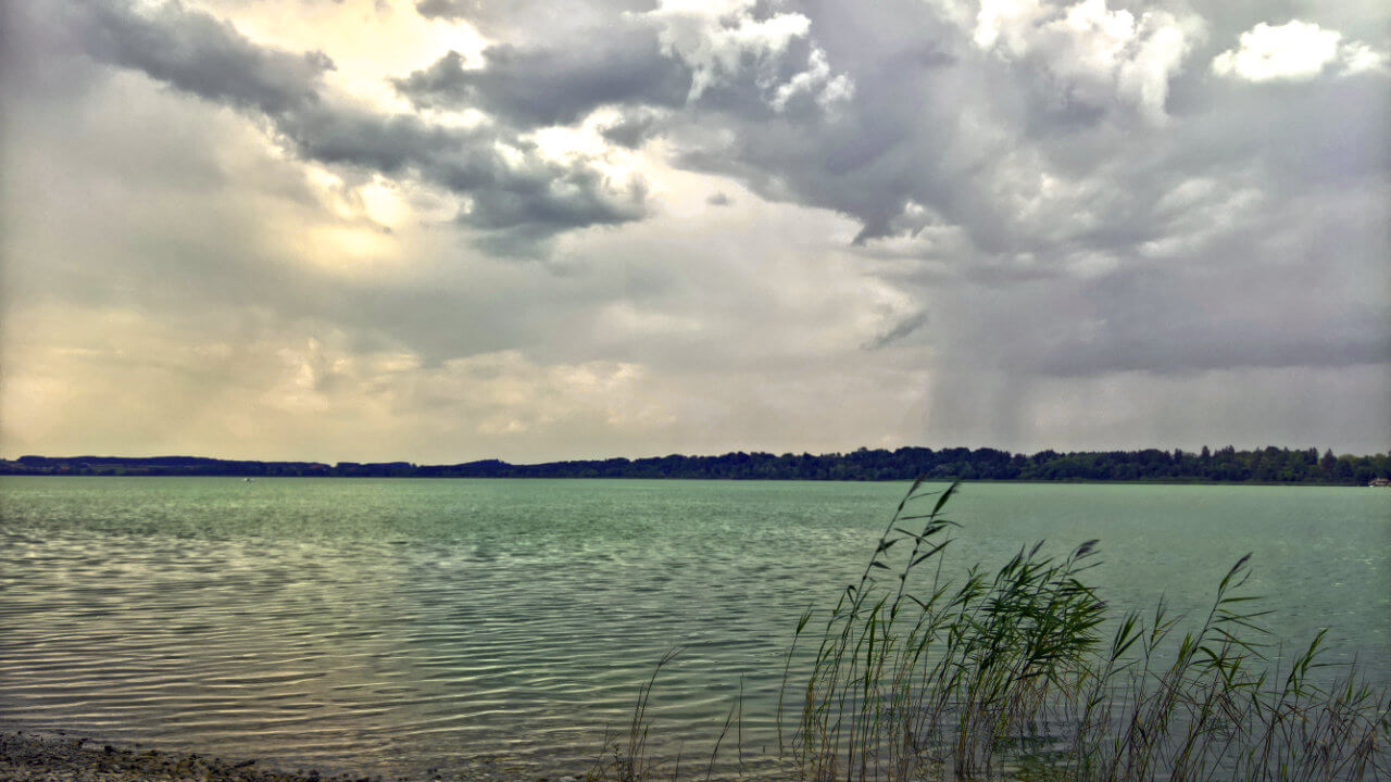 Der Wettercharakter bleibt vorerst unbeständig - doch der Sommer liegt in Lauerstellung