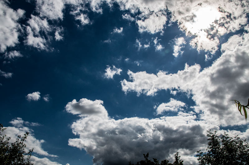 Unbeständiges Sommerwetter bei gemäßigt warmen Temperaturen