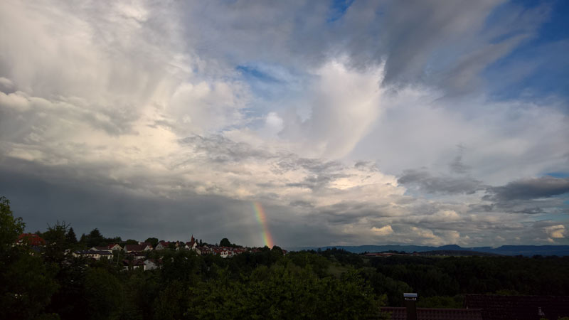 Wetter Juni: Über Süddeutschland kräftiger Regen möglich, von Norden aber setzen sich trockenere Luftmassen durch