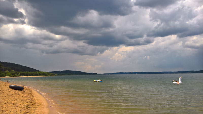 Immer wieder sind im Wochenverlauf Schauer und Gewitter zu erwarten, welche zum Beginn und zum Ende der Woche unwetterartig ausfallen können