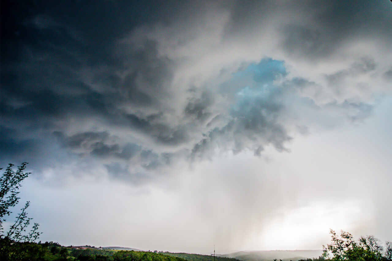 Das Wetter im Mai bleibt turbulent und zahlreiche Schauer und Gewitter sorgen für ein erhöhtes Potential unwetterartiger Wetterereignisse