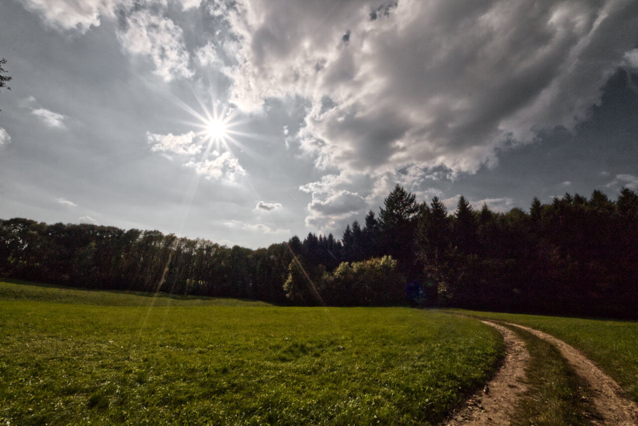 Das Wetter im September mit einem Wechselspiel aus Sonne, Wolken und Schauern Das Wetter im September mit einem Wechselspiel aus Sonne, Wolken und Schauern