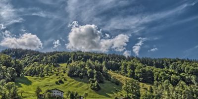 Eine hochsommerliche Wetterlage baut sich über Deutschland auf und bringt die dritte Hitzewelle, doch kann die Stabilität des Sommerhochs noch in Frage gestellt werden