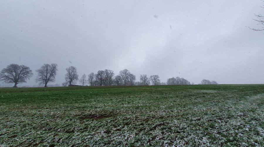 Ein Kaltlufttropfen sorgt für etwas Schneefall, doch ist für den Winter eine ganz andere Wetterentwicklung richtungsweisend