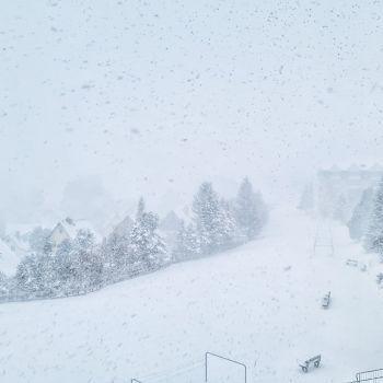 Ein Kaltlufttropfen sorgt für teils unwetterartigen Schneefall © Martin Bloch