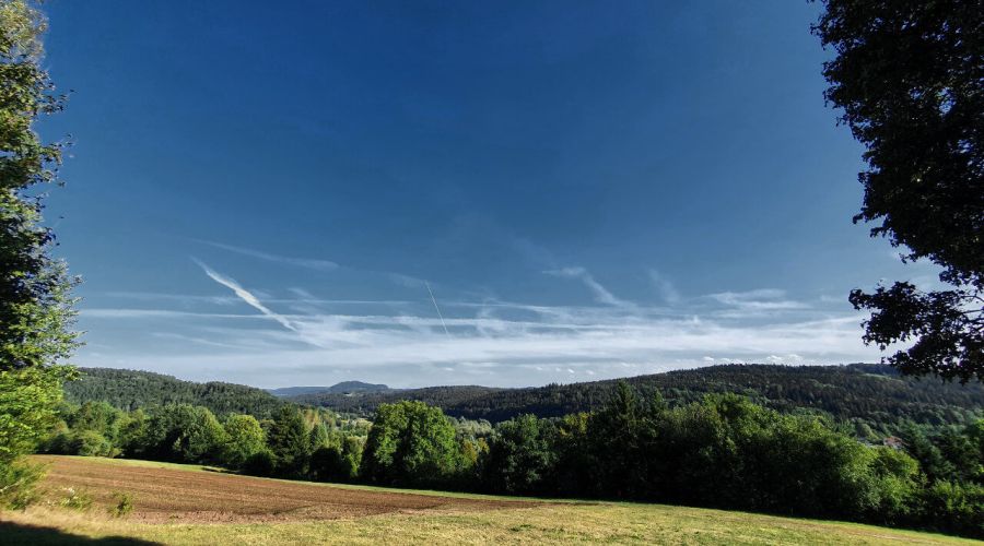 Ein Hoch über Skandinavien sorgt über Deutschland für spätsommerlich warmes Septemberwetter