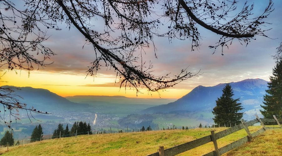 Sonne, Wolken und Nebel im Wechsel - Das Wetter im November startet ruhig und ungewöhnlich warm © Martin Bloch