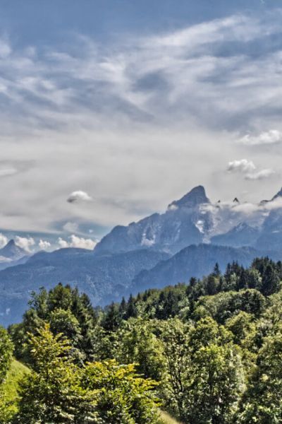 images/wetterbilder/august/wetter-august-sonnenschein-sommerwetter-wolken-berchtesgaden-watzmann-maria-gern-alpen-berge.jpg