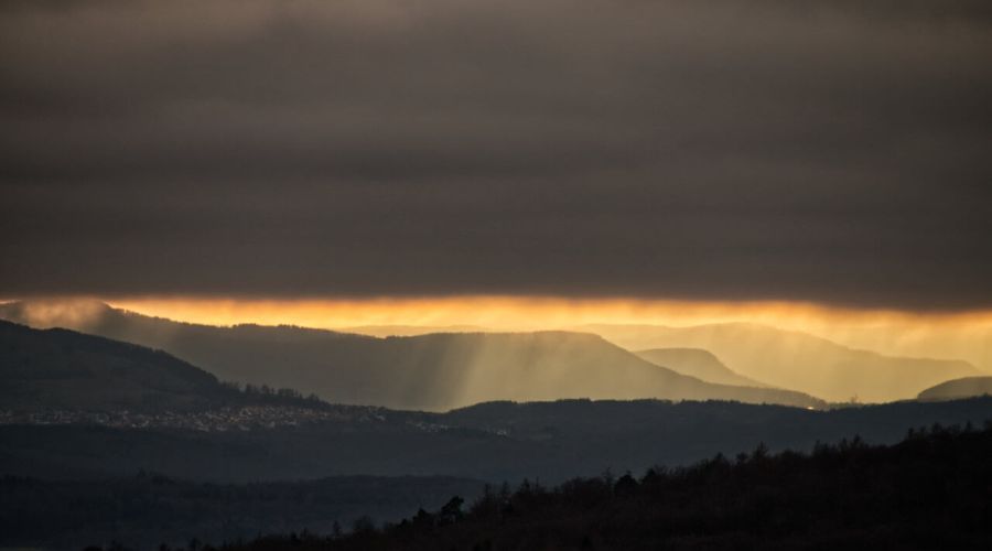 Sonne, Wolken, Nebel und etwas Niederschlag - Herbstwetter mit zunächst noch ungewöhnlich hohen Temperaturen im November
