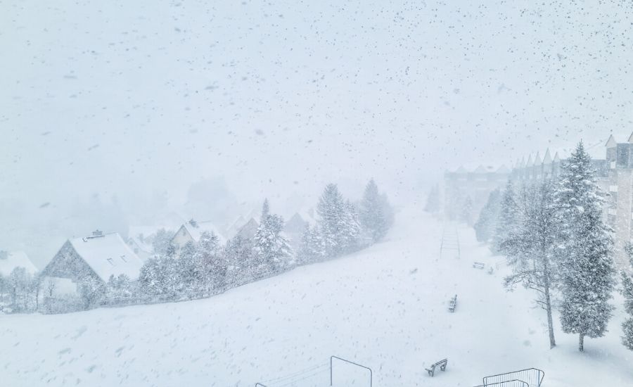 Ab den mittleren Lagen macht sich der Winter bemerkbar © Martin Bloch