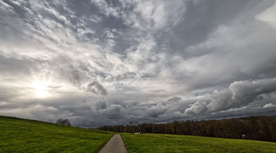 Hitze und unwetterartiger Niederschlag liegen im Verlauf der Woche eng beieinander